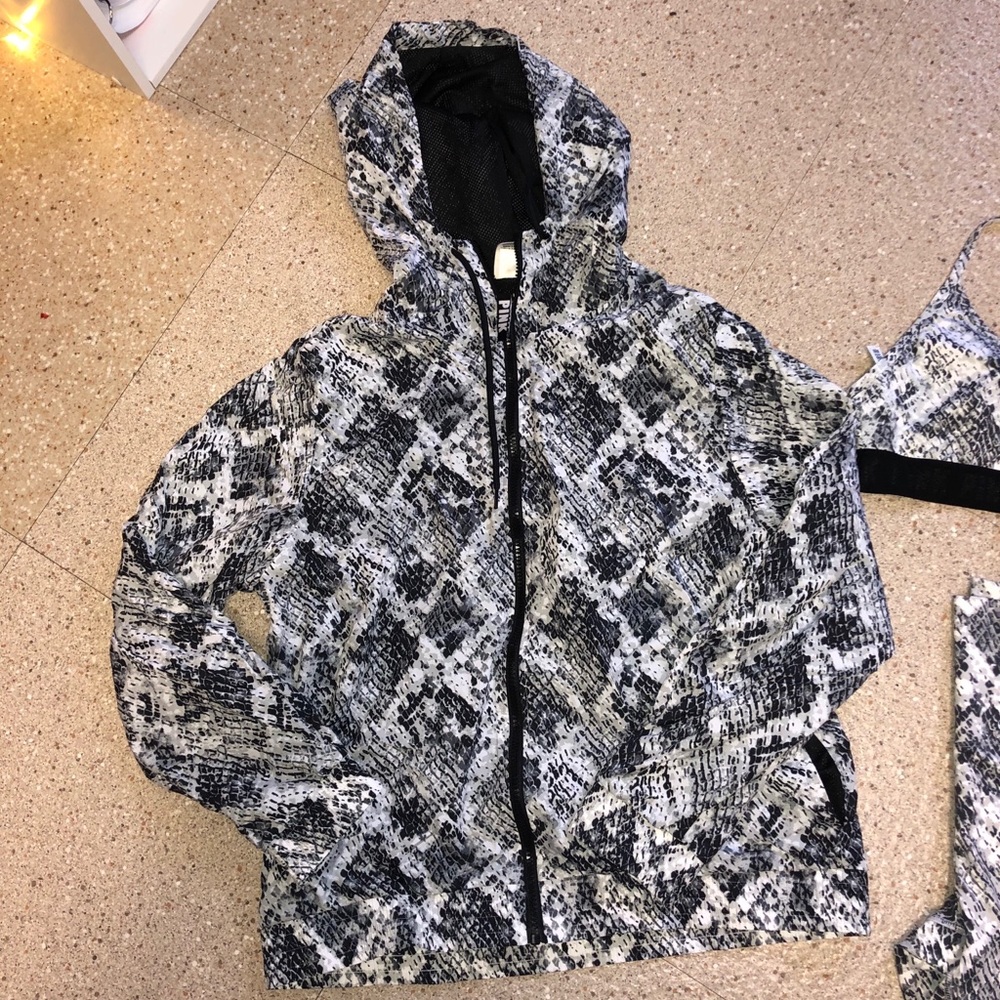 ❌SOLD❌✨VS PINK SNAKE PRINT ANORAK WINDBREAKER✨